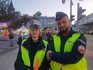 Policjantka Ruchu Drogowego i policjant Samodzielnego Pododdziału Prewencji Policji