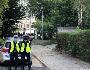 Policjanci podczas pierwszego dnia szkoły.