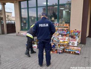 Policja i Straż Pożarna kontroluje punkty ze sprzedażą fajerwerków